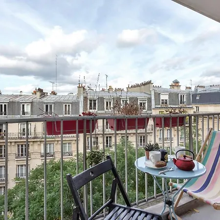 Appartamento 1br Apt W/ Balcony In By Guestready Parigi