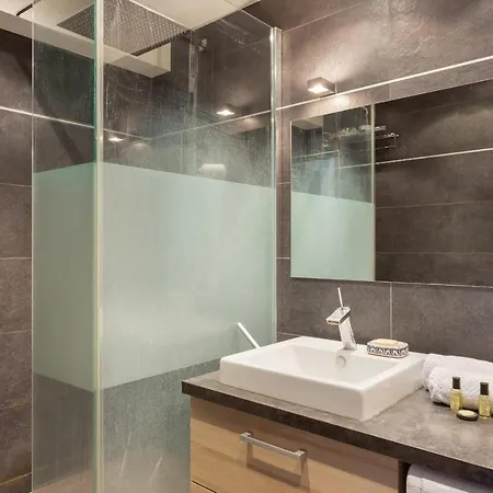 Appartamento 1br Apt W/ Balcony In By Guestready